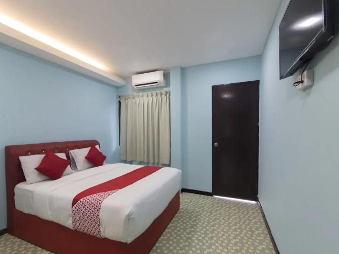 OYO 1136 PD Star Hotel