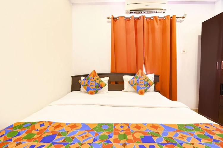 Fabhotel White Palace