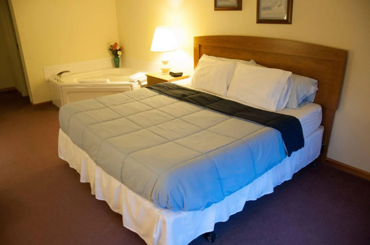 Brook Pointe Inn