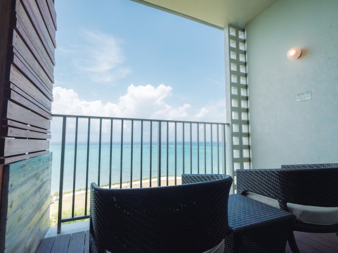 Standard Twin Club room with ocean view