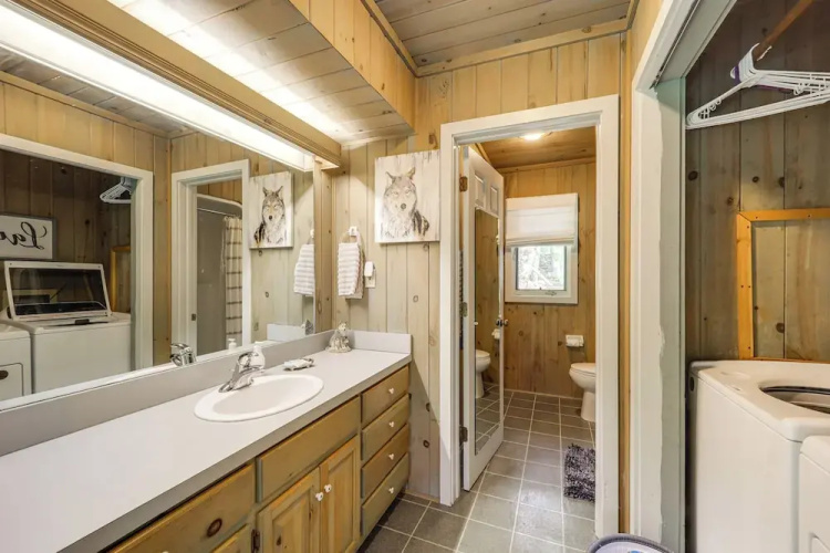 Close to Trails! Seven Devils Retreat w/ Hot Tub