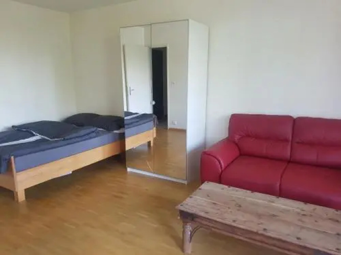 Lovely 1-bedroom rental unit with bath tub.