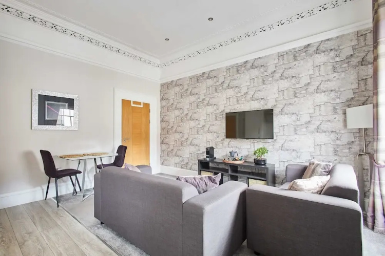 Host Stay Mayford Studio