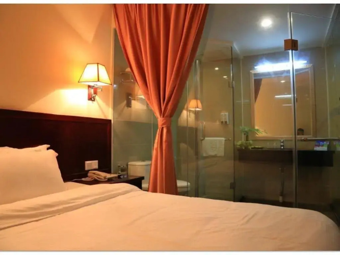 Gold Hotel
