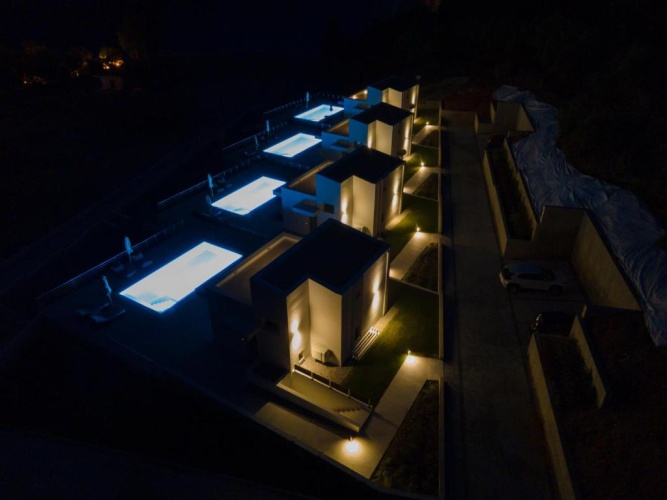 2 Bedrooms Villa