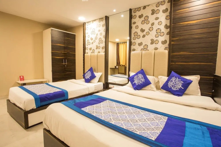 OYO 5253 Hotel Orange Lily