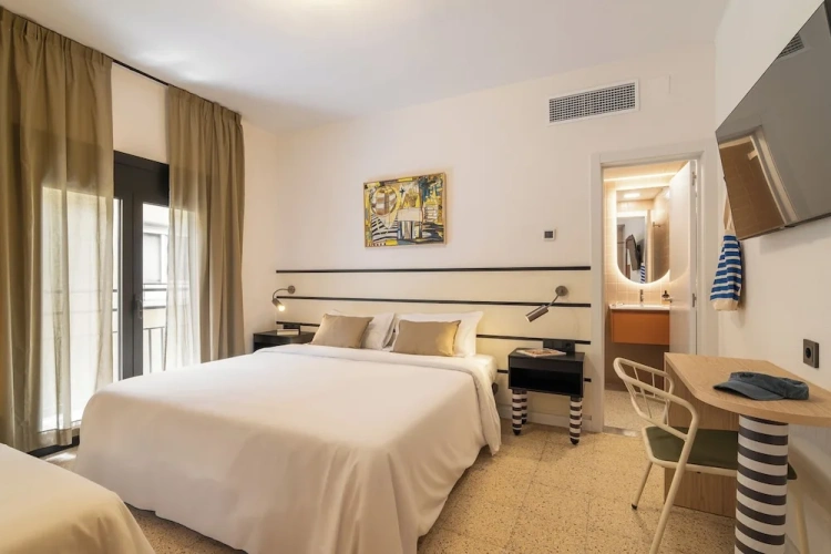 Standard Triple room
