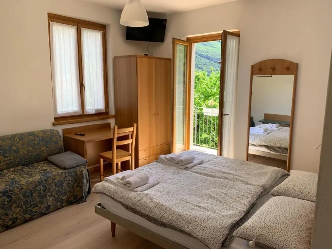 Standard Triple room with balcony