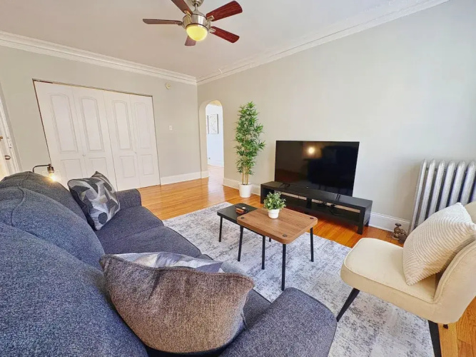 Furnished 1BR - Woodlawn 2W