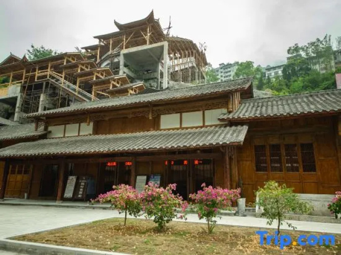 Renyi Hotel (Gongtan Ancient Town)