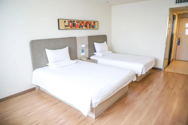 Home Inn JiNan Railway Station Square