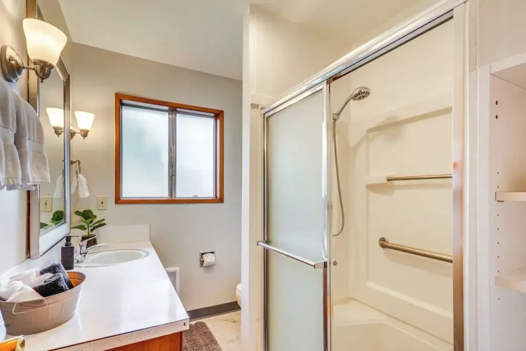 Pet-friendly Gem w/ Ping-pong Table in Oregon!