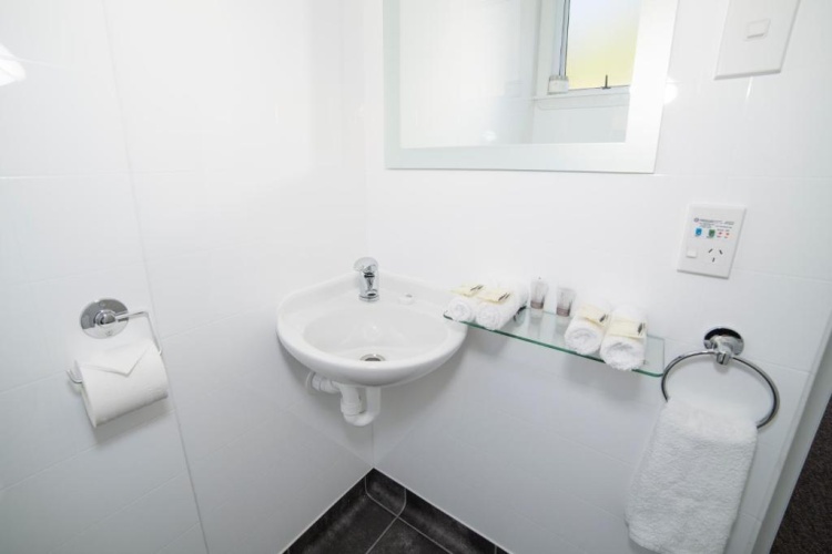 2 Bedrooms Quadruple Apartment