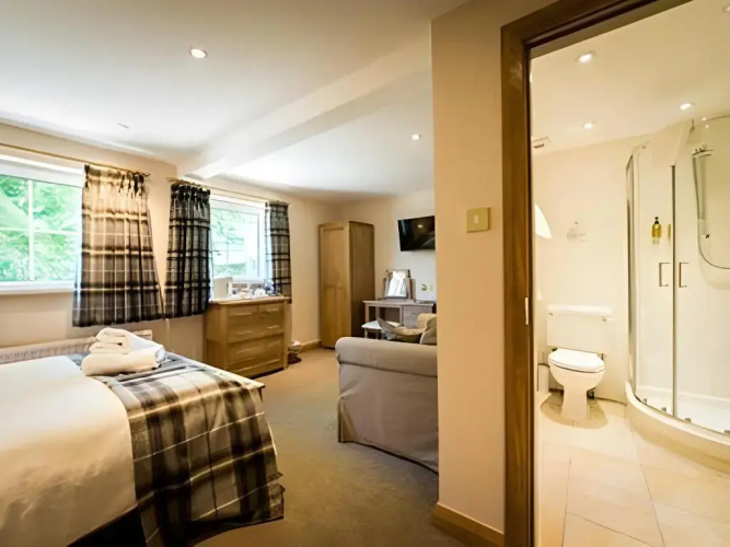 Three Acres Inn & Restaurant