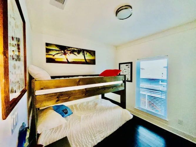 Dockside Dream Home for 10