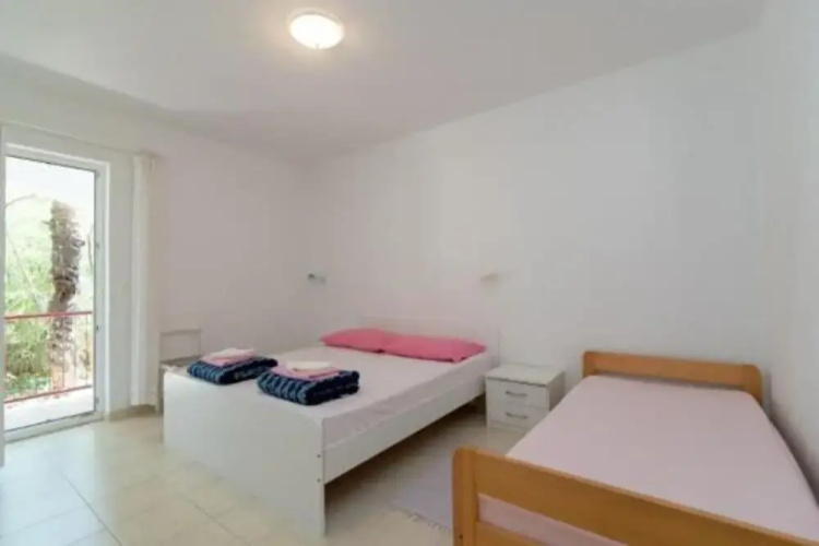 Apartments Boguvila - Two-bedroom Basic Apartment With Terrace -