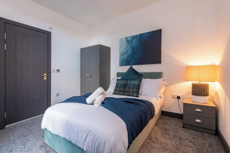 3 Bedrooms Apartment
