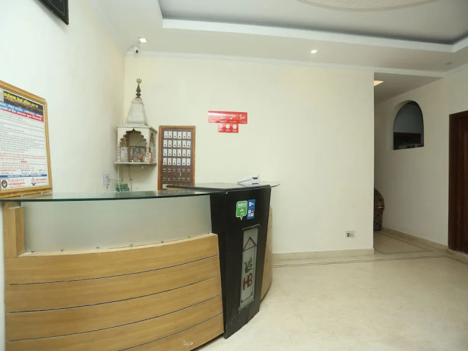 OYO 18273 Hotel Basera