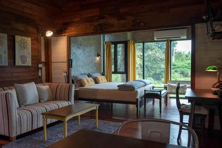 Standard room with mountain view