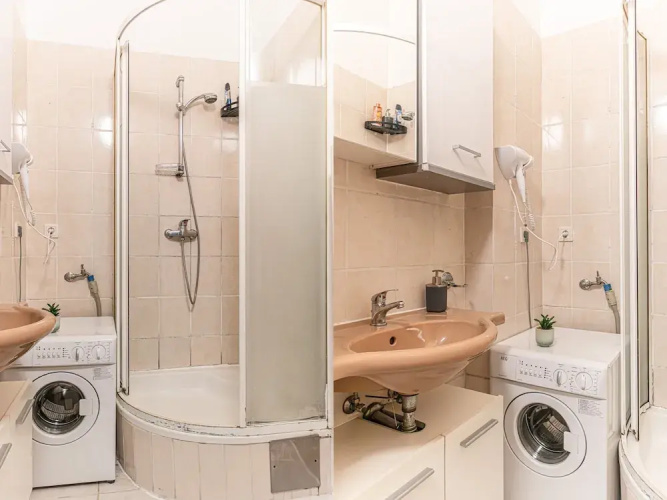 Comfy 2BR Apt Near U6 Station Long Stay