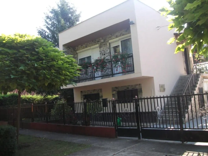 3 Bedrooms Cottage