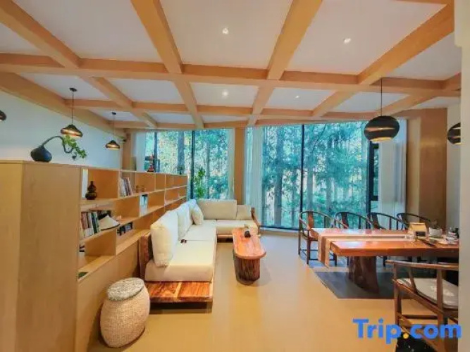 Tengchong Feather Lodge Inn