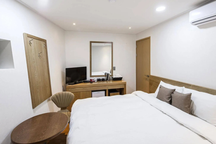 Ray Tourist Hotel