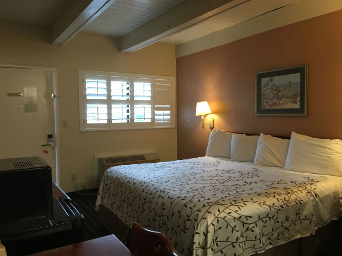 Van Ness Inn