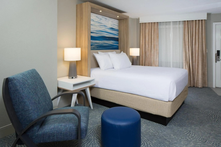 Crowne Plaza Melbourne - Oceanfront by IHG