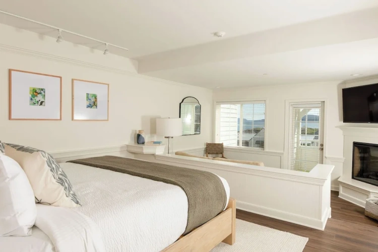 Suite with bay view