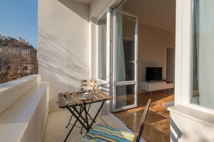 FM Deluxe 2-BDR Apartment with Balcony - Zaimov Park