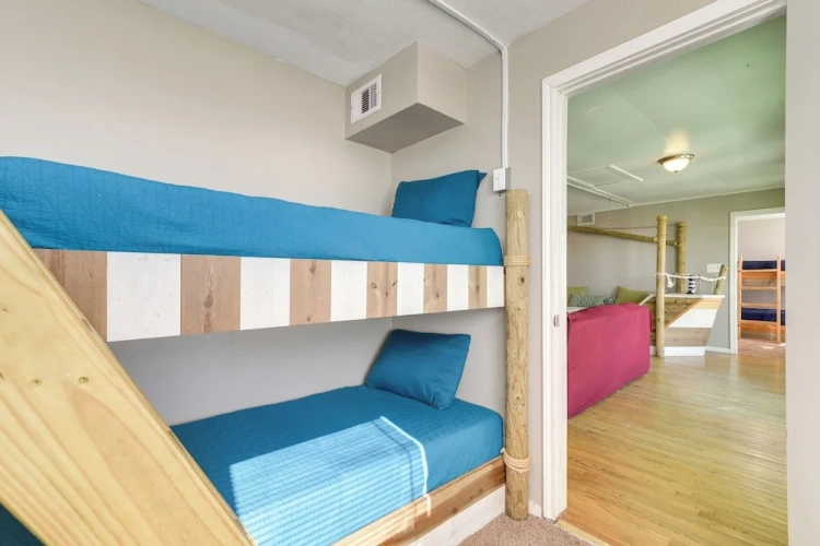 5 Bedrooms Cottage