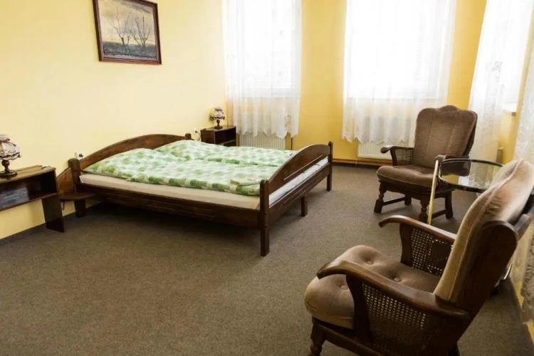 Standard Quintuple Family room