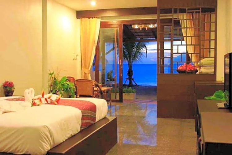 Deluxe Triple room beachfront