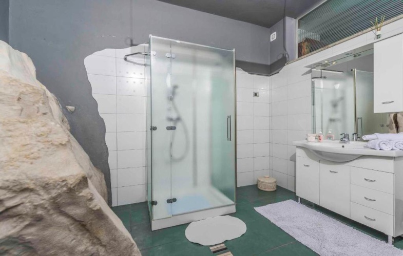 4 Bedrooms Villa