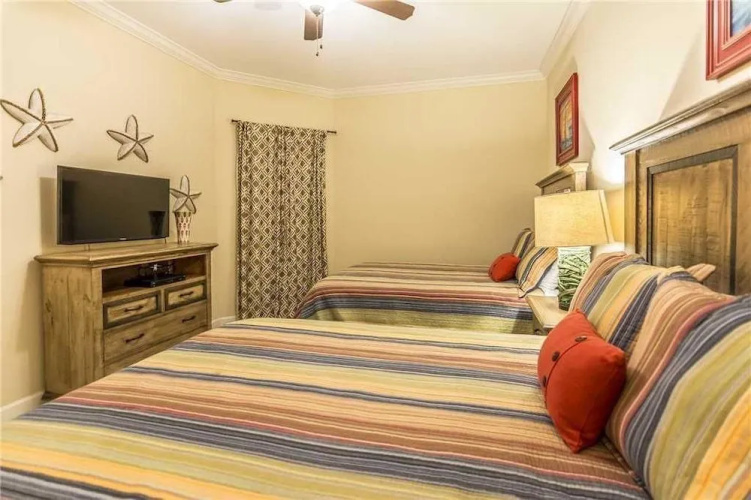 Phoenix West II 1813 - 3 Br condo by RedAwning