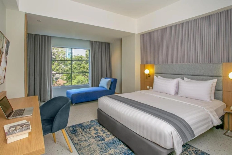 Premier room