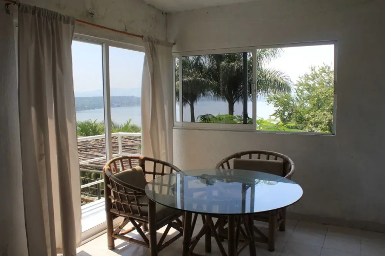 Hotel Teques Inn