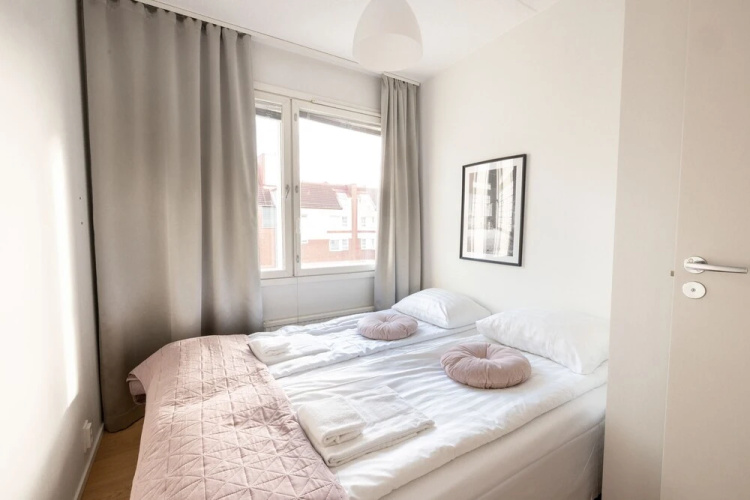 2ndhomes Modern & Cozy 2BR Apt w Balcony