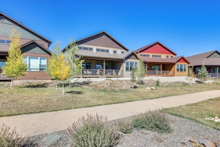 Furnished Deck & Hot Tub: Chic Granby Home!