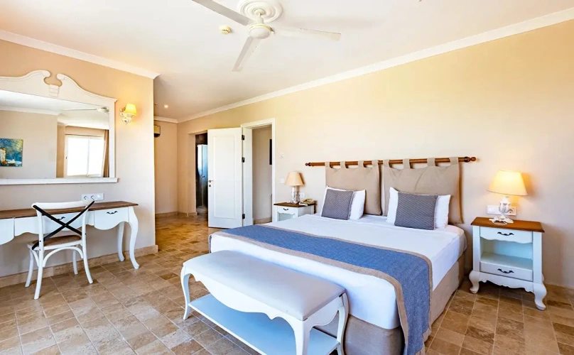 Family Suite with balcony and with partial sea view