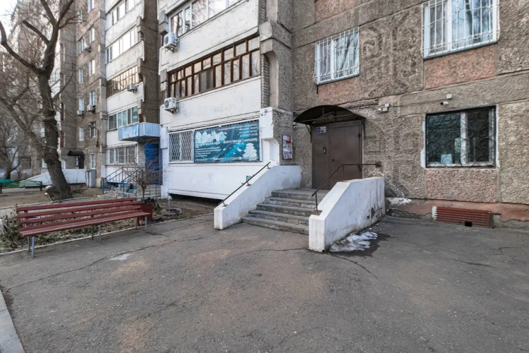 Stilnaya Trekhkomnatnaya Flat