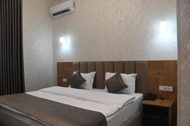 Standard Double room with city view