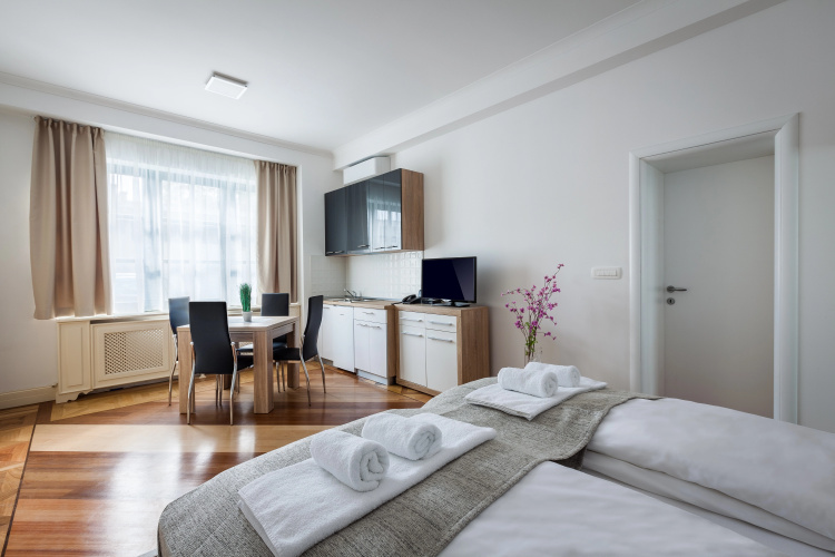 Studio Radoš Apartments