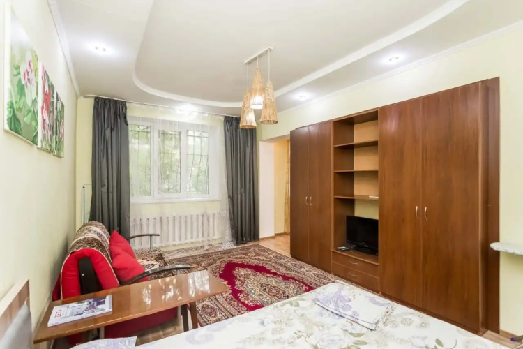 Na Ulitse Kazhymukana Flat