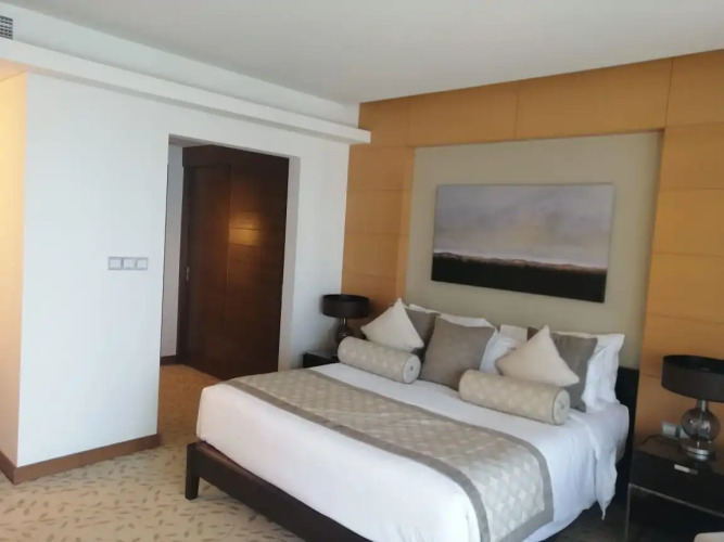 Studio with partial Burj View Apartments - Image 2