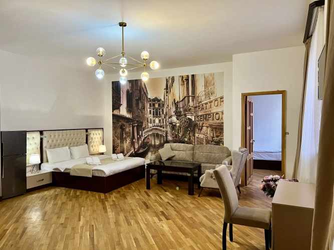 2 Bedrooms Standard Sextuple Family room with city view