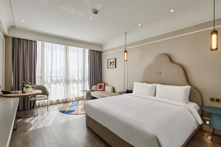 Deluxe Double room with city view