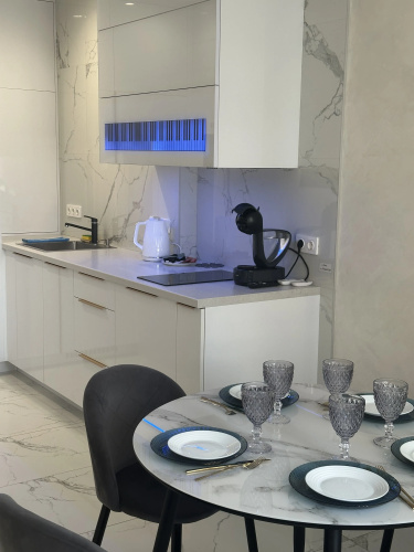 Vip 2-Kh Komn u Metro Flat