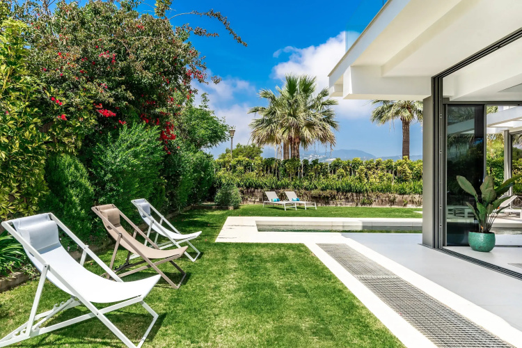 All About Villa Gladiolo